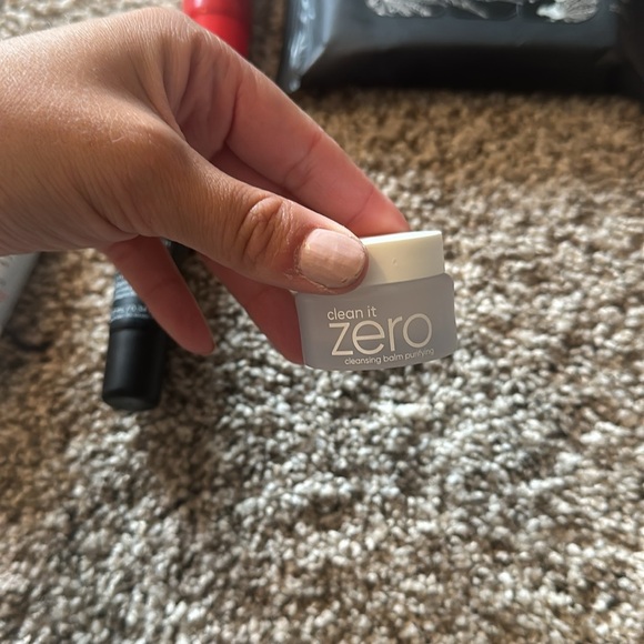 Makeup - soothing balm, eyeshadow primer, liquid lipstick, and liquid eyeliner - Picture 4 of 11